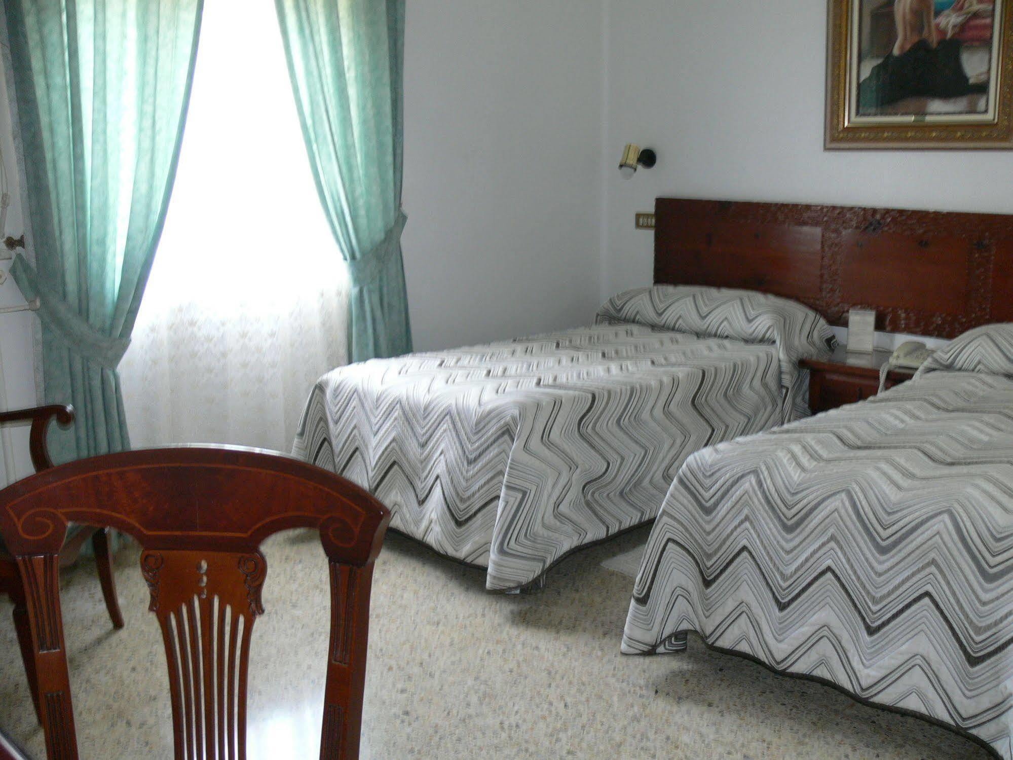 Hotel Nico Medinaceli Kültér fotó