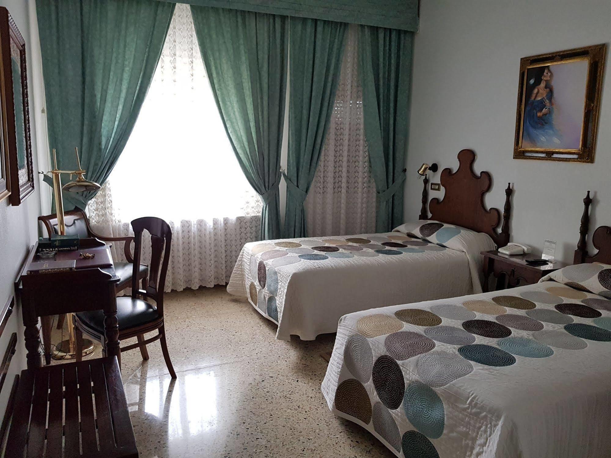 Hotel Nico Medinaceli Kültér fotó